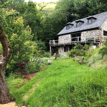 Au Rocher De Combieres Frühstückspension Mandailles-Saint-Julien